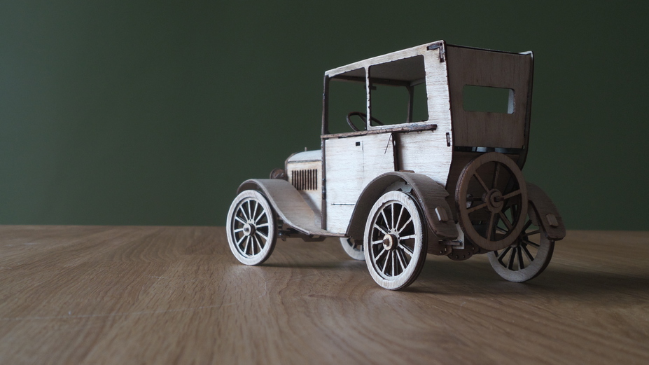 Ford Tudor Sedan 1924 Small 3