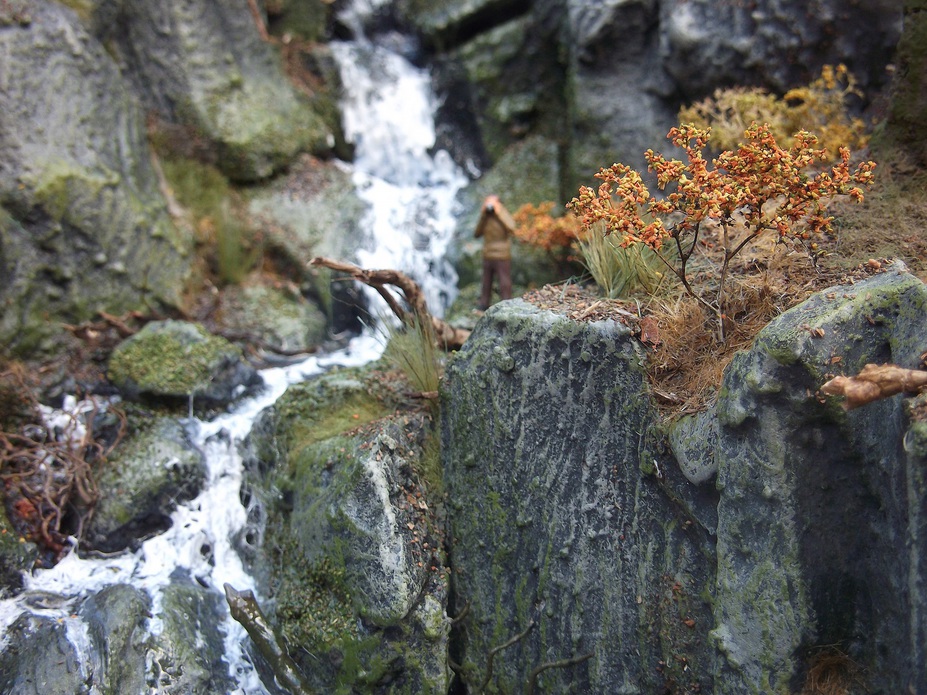 1:76 WATERFALL (APPROXIMATELY) Small 18