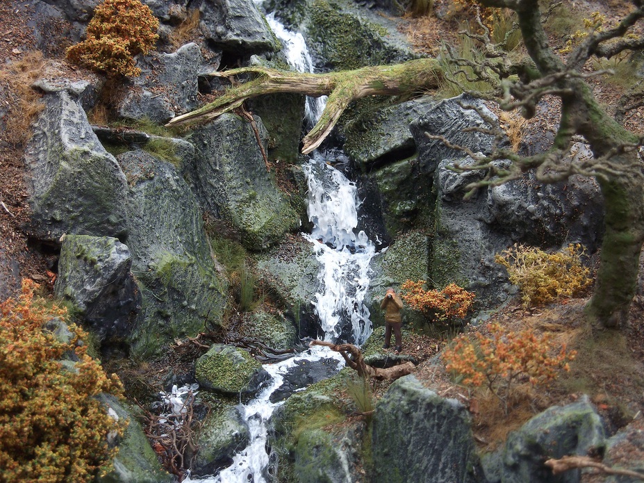1:76 WATERFALL (APPROXIMATELY) Small 20