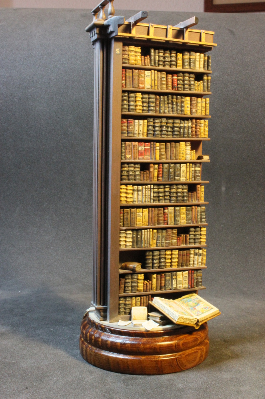 Reading a book. 1/35 scale. Small 2