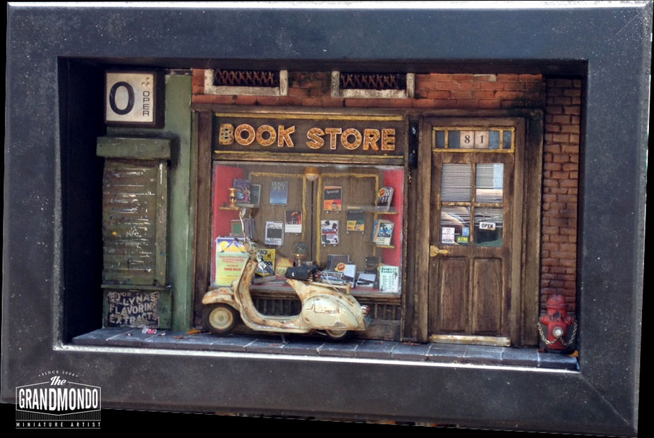 Vespa Piaggio & Bookstore Small 4