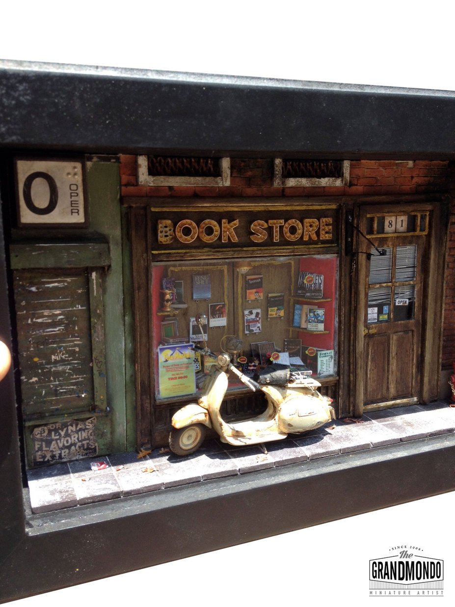 Vespa Piaggio & Bookstore Small 8