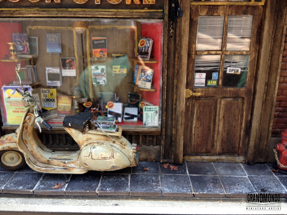 Vespa Piaggio & Bookstore Small 9