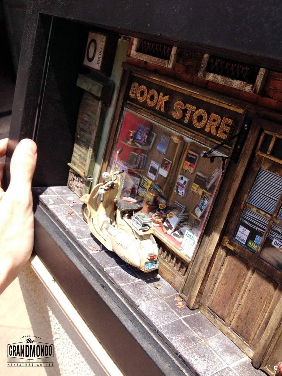 Vespa Piaggio & Bookstore Small 11