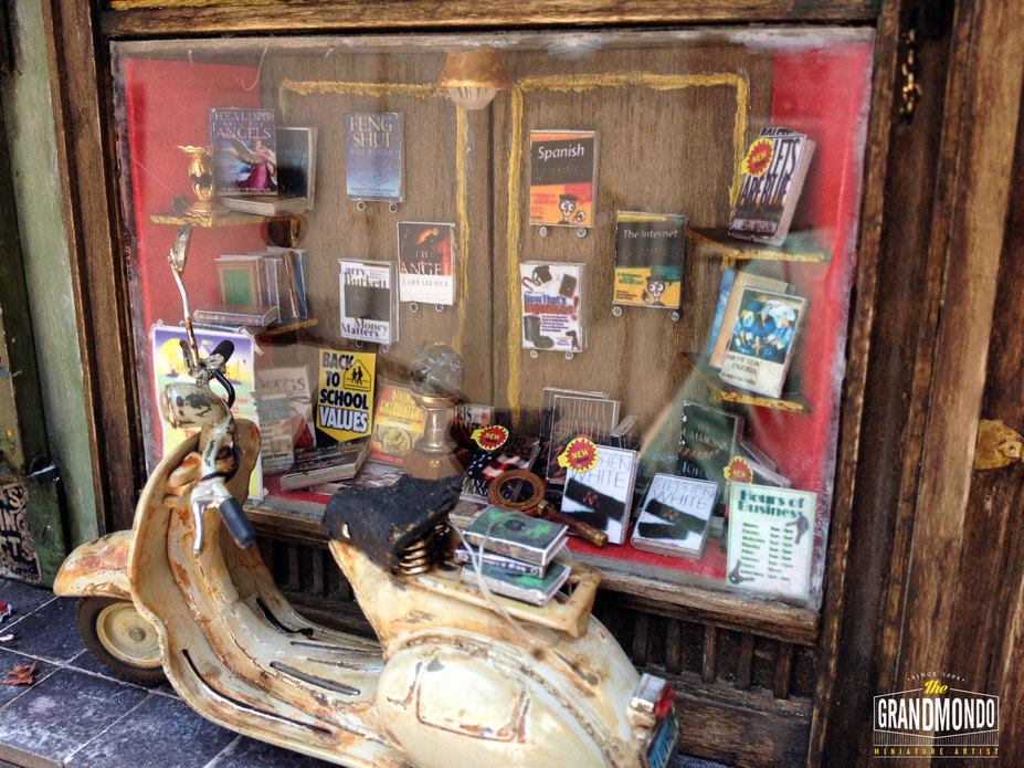Vespa Piaggio & Bookstore Small 12