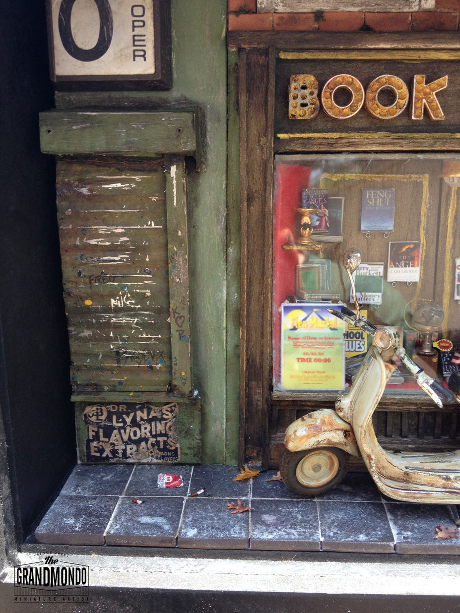 Vespa Piaggio & Bookstore Small 14
