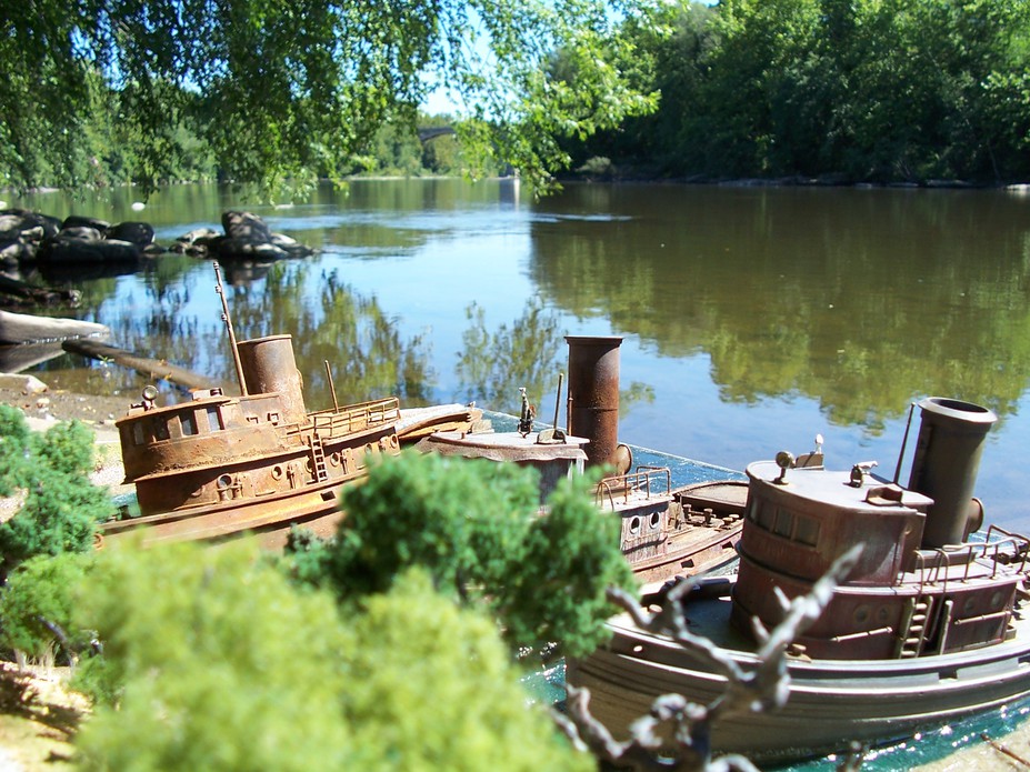 Tugboats along the Crymeya River title=