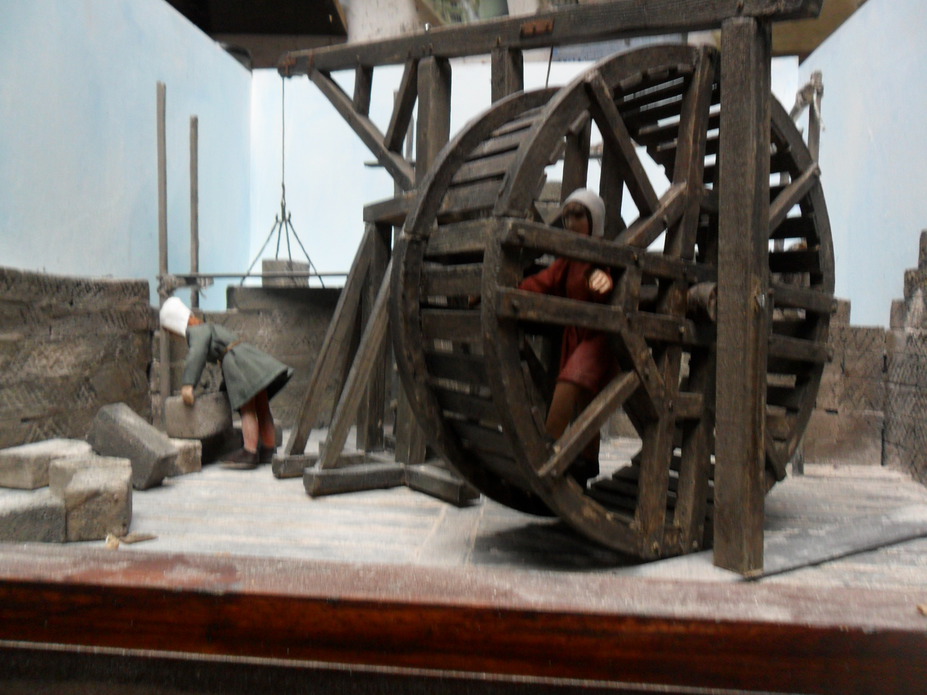 Medieval Treadmill Crane Small 3