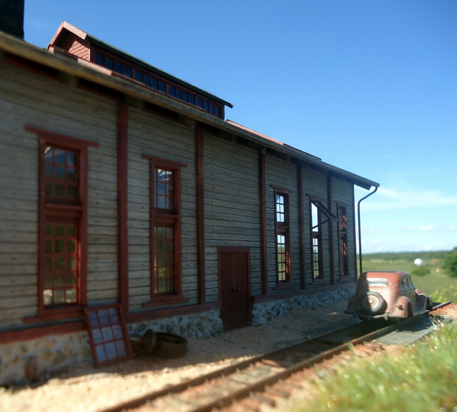Narrow gauge engine house in HO Small 2