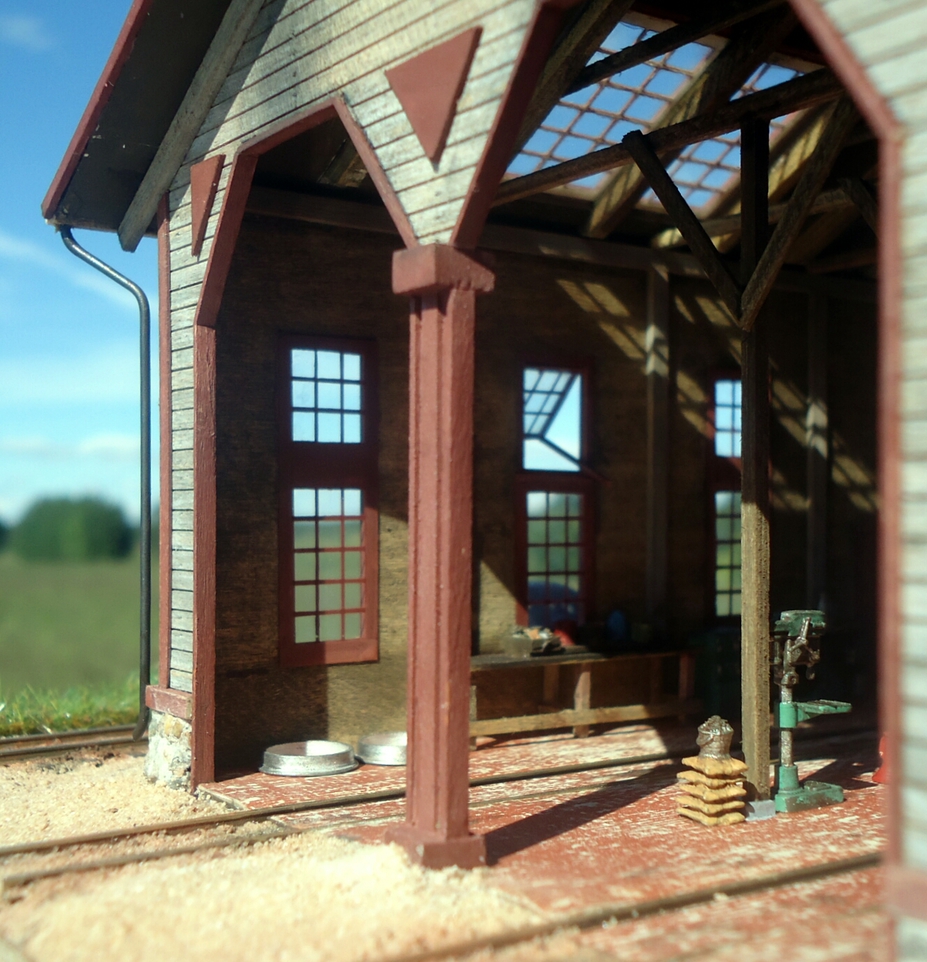 Narrow gauge engine house in HO Small 3